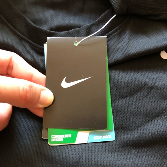 SOLD ON MERC-Men’s Nike Dri-FIT s/s - Picture 3 of 5